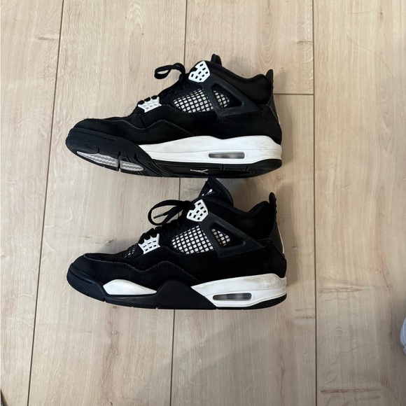 black and white jordan retro 4